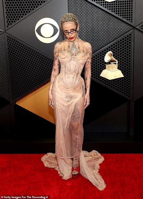 Doja Cat suffers a nip slip at Grammys 2024